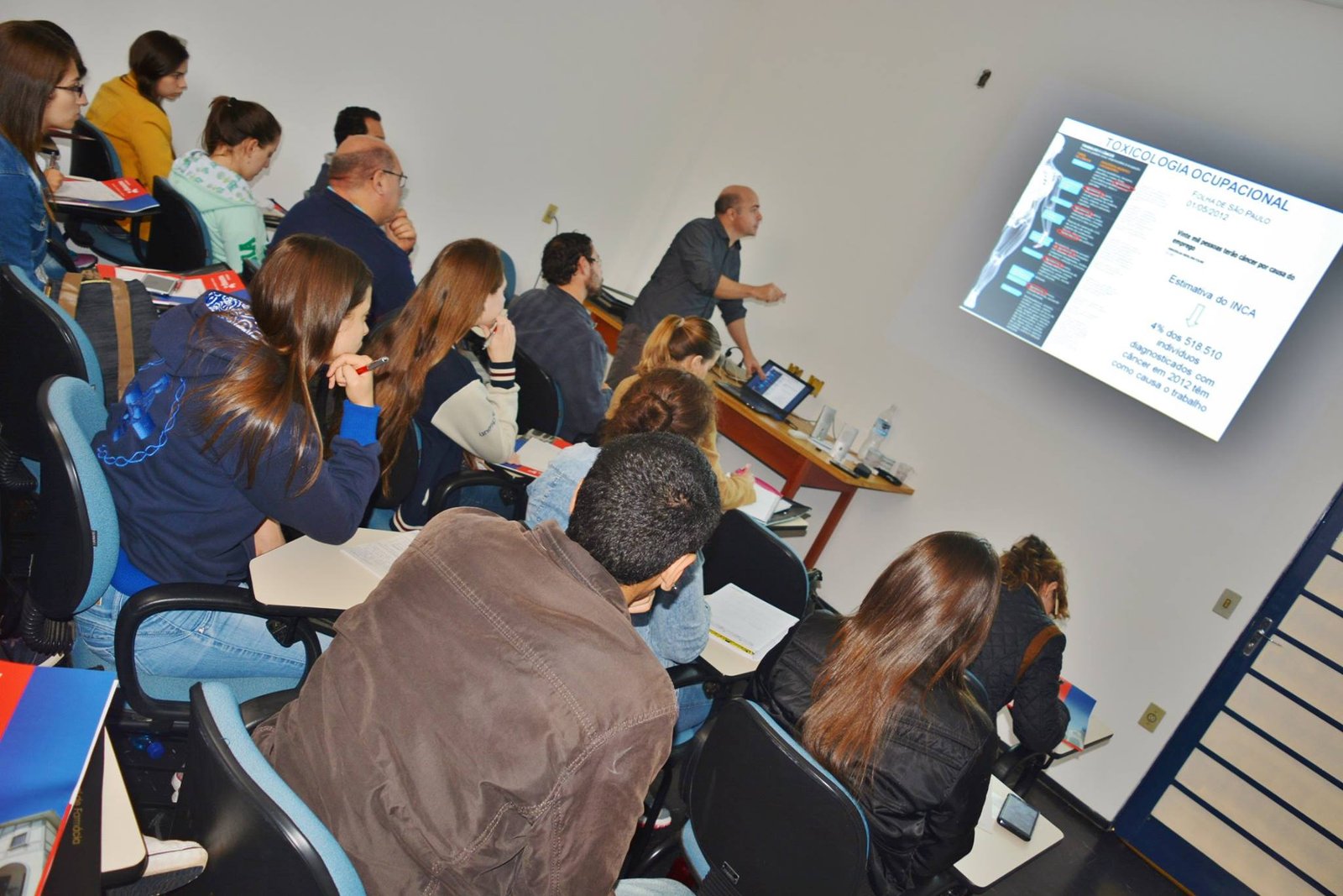 Estudo que analisa desinformação de profissionais de saúde e da população em relação a agrotóxicos vence congresso na Unesp