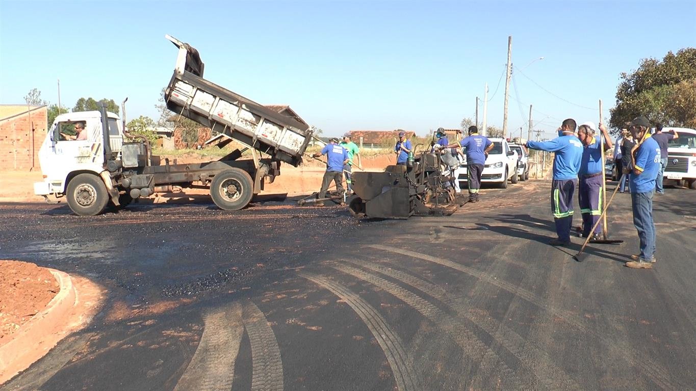 Ligação entre Rubião Júnior e Jardim Santa Elisa começa a ser pavimentada