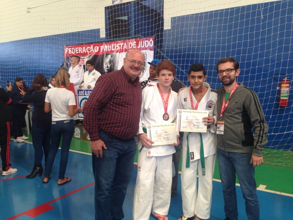 Judocas da AAB se destacam em Ipaussu
