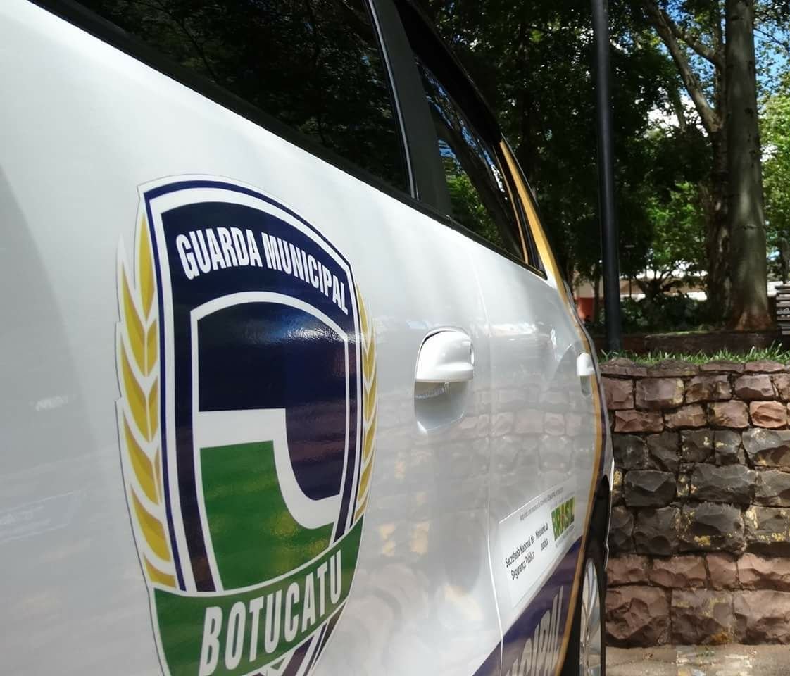 Para comprar crack, mulher agride “pai afetivo” de 83 anos