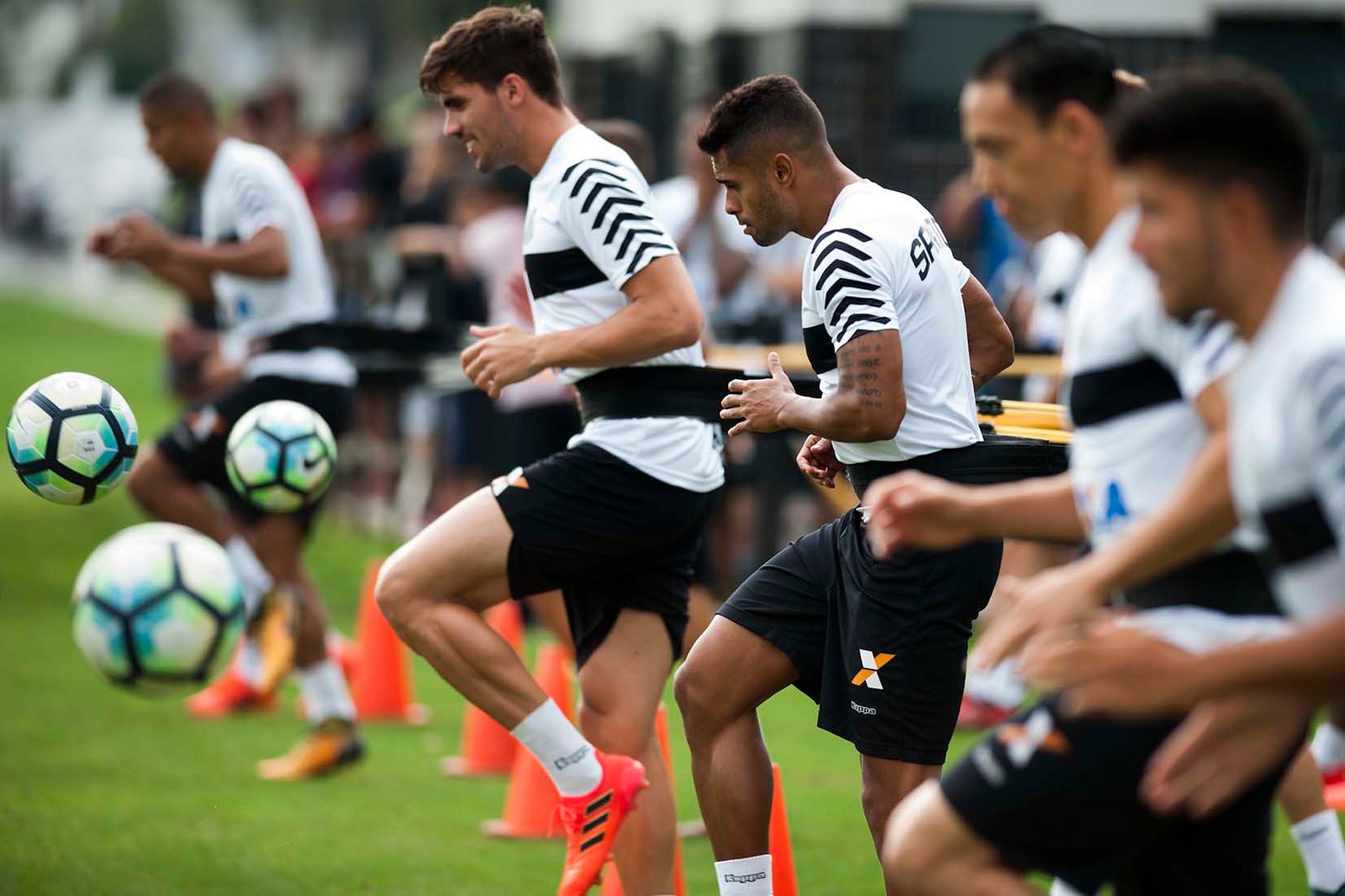 Palmeiras e Santos fazem clássico valendo a vice-liderança do Brasileiro