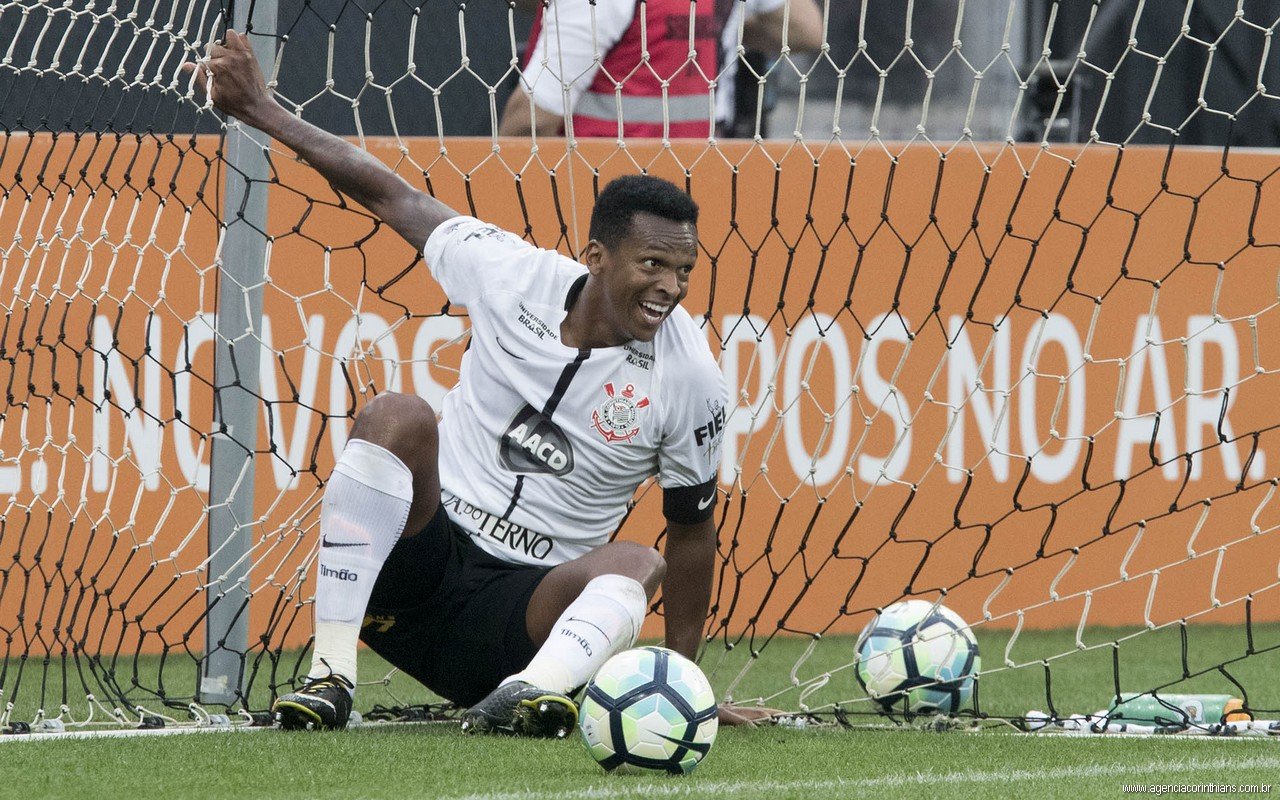 Gol de mão de Jô leva CBF a antecipar árbitro de vídeo no Campeonato Brasileiro
