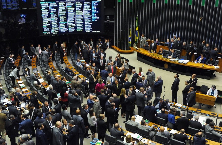 Câmara adia novamente votação da PEC da Reforma Política