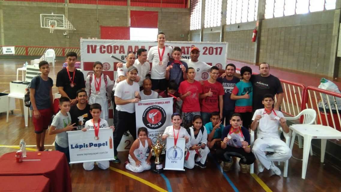 Karatê de Botucatu conquista 27 medalhas em competição em Araras