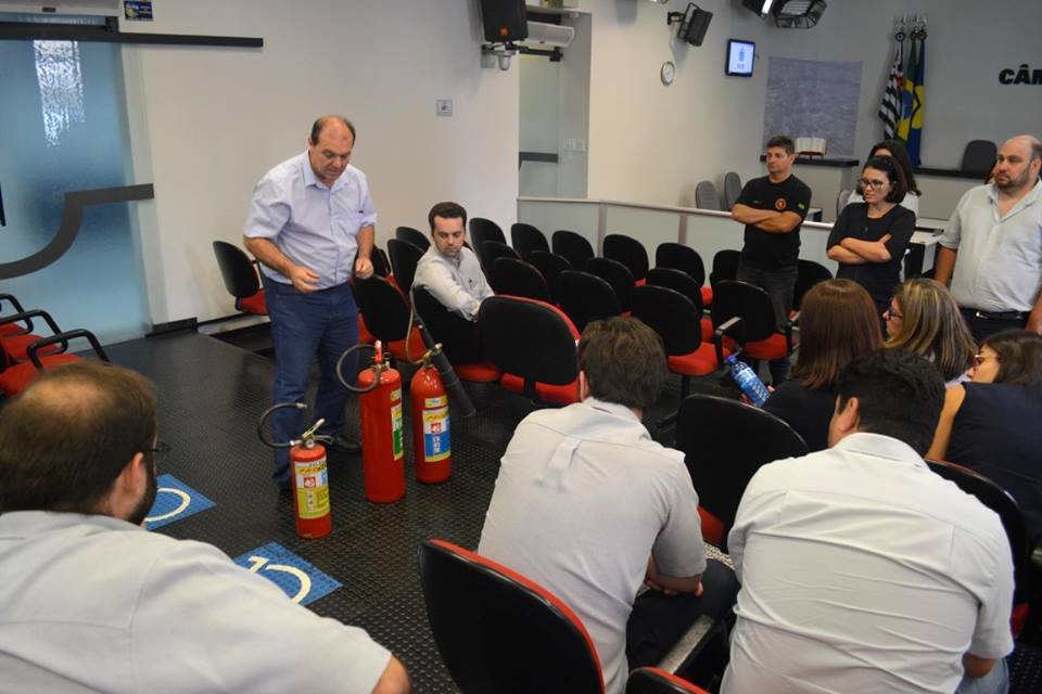 Servidores da Câmara Municipal realizam treinamento sobre abandono de edificação