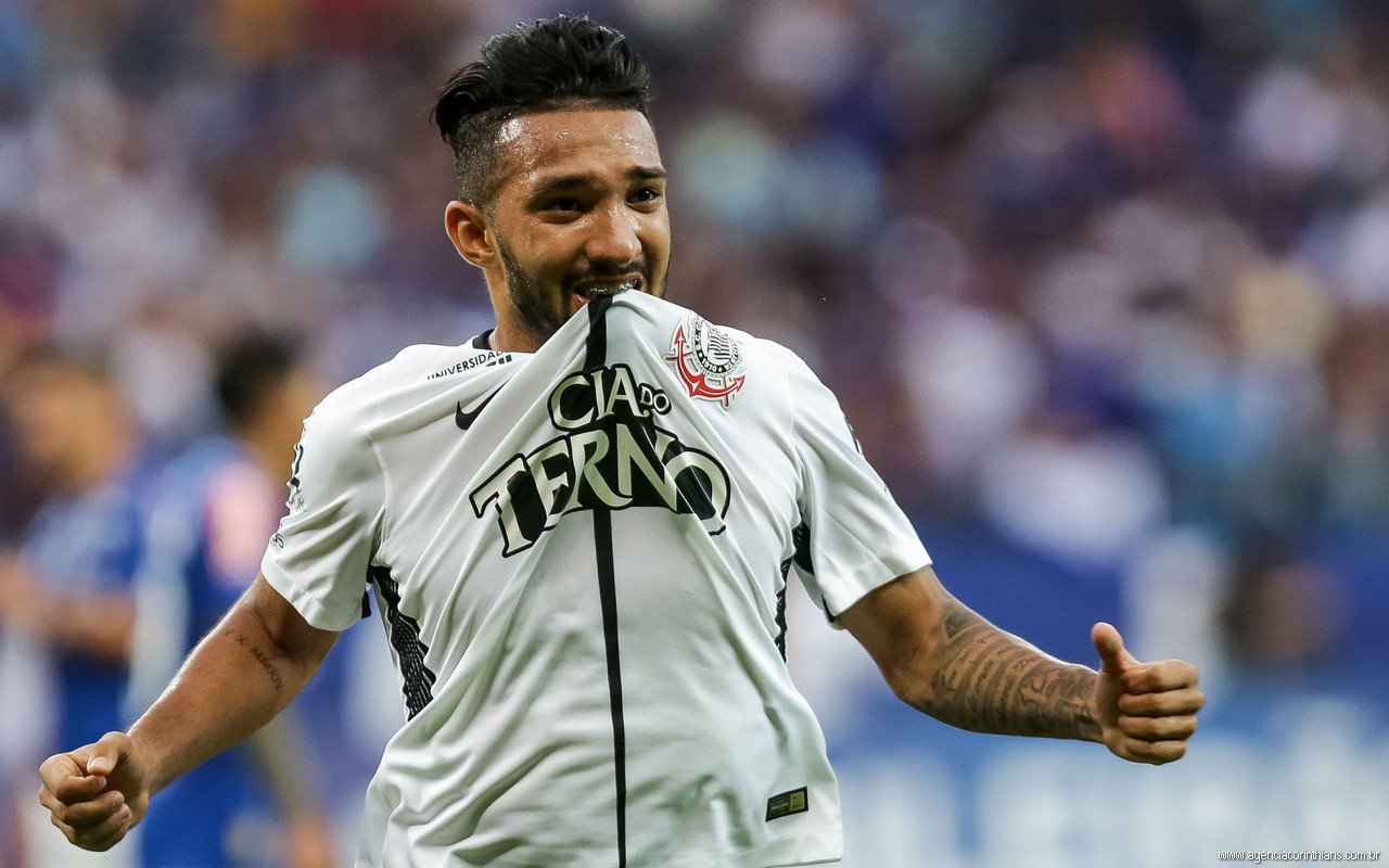 Clayson marca o segundo gol e é decisivo para o empate do Corinthians