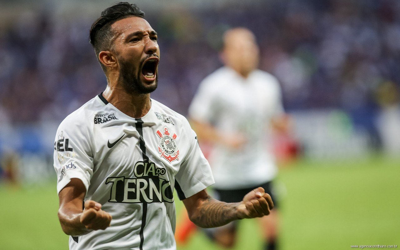 Clayson, do Corinthians, é acusado de agredir policial e presta depoimento