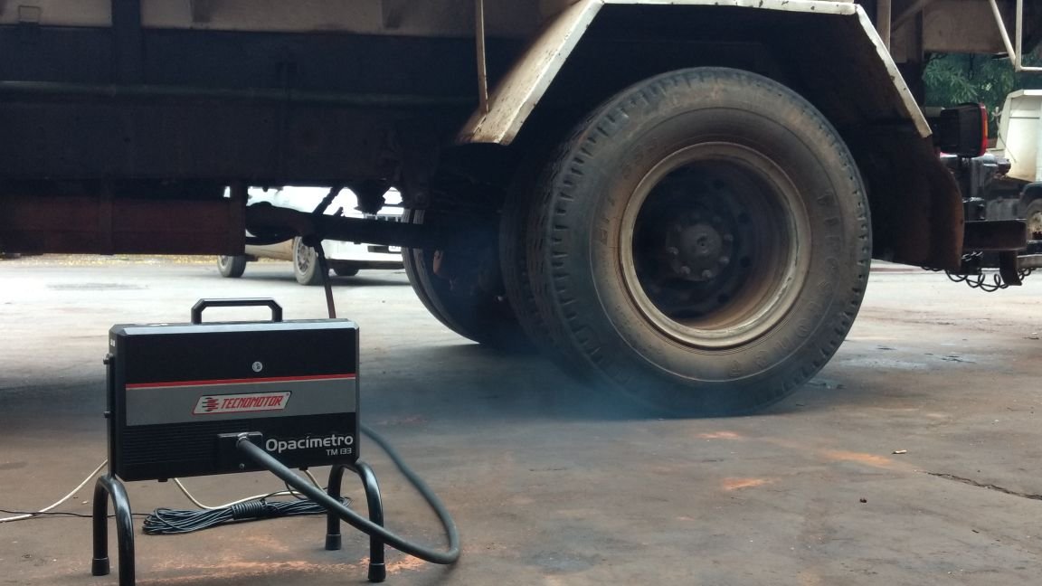 Frota da Secretaria de Infraestrutura passa por vistoria do Programa Fumaça Preta