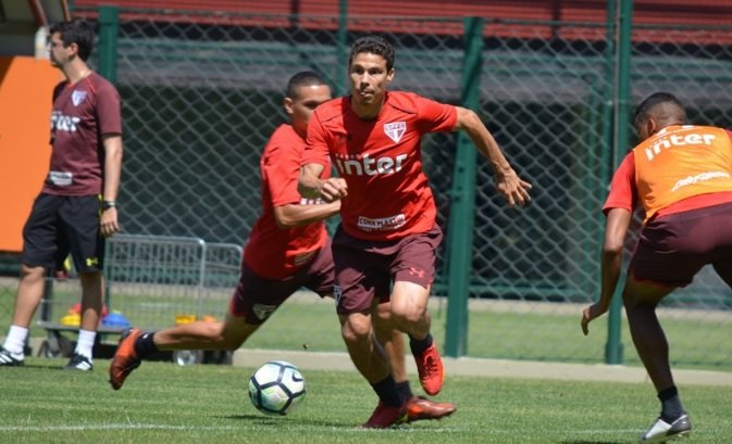 Sem perder há 4 jogos, São Paulo vai ao Independência para sair de vez do rebaixamento