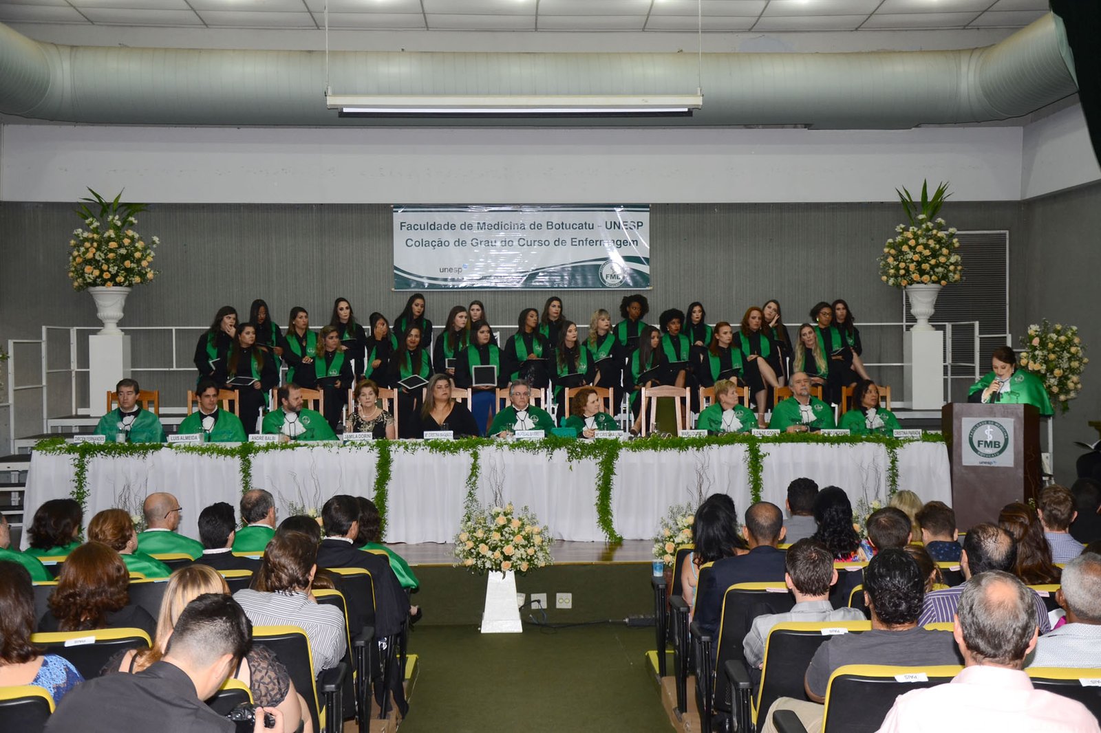 26ª turma do curso de enfermagem da FMB/Unesp cola grau