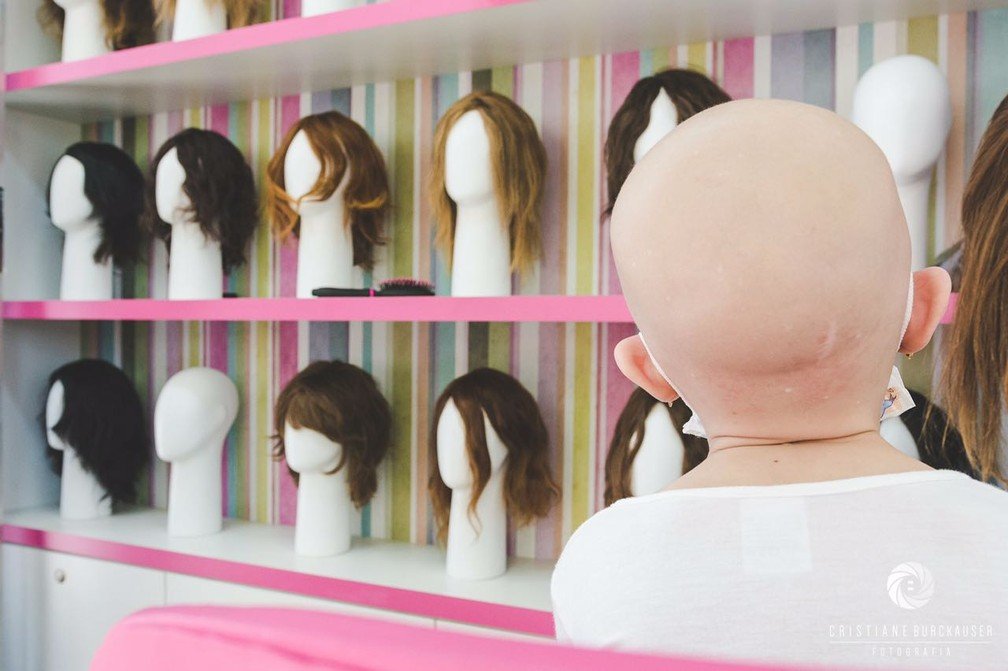 Hospital das Clinicas de Botucatu recebe “Banco de Perucas Móvel”