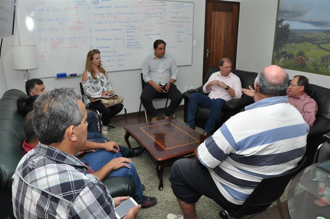 Moradores do Chaparral e Rio Bonito se reúnem com prefeito e CPFL para tratar de falta de energia elétrica