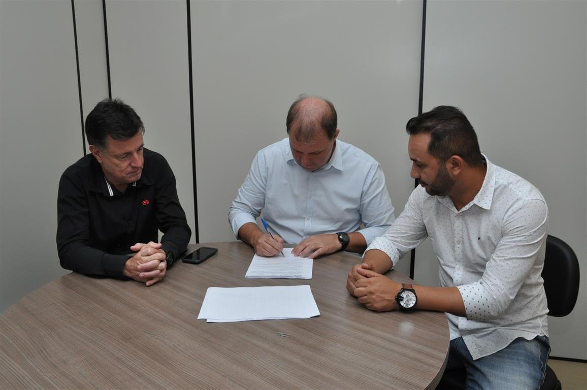 Projeto do Vale-Creche em Botucatu é protocolado na Câmara Municipal