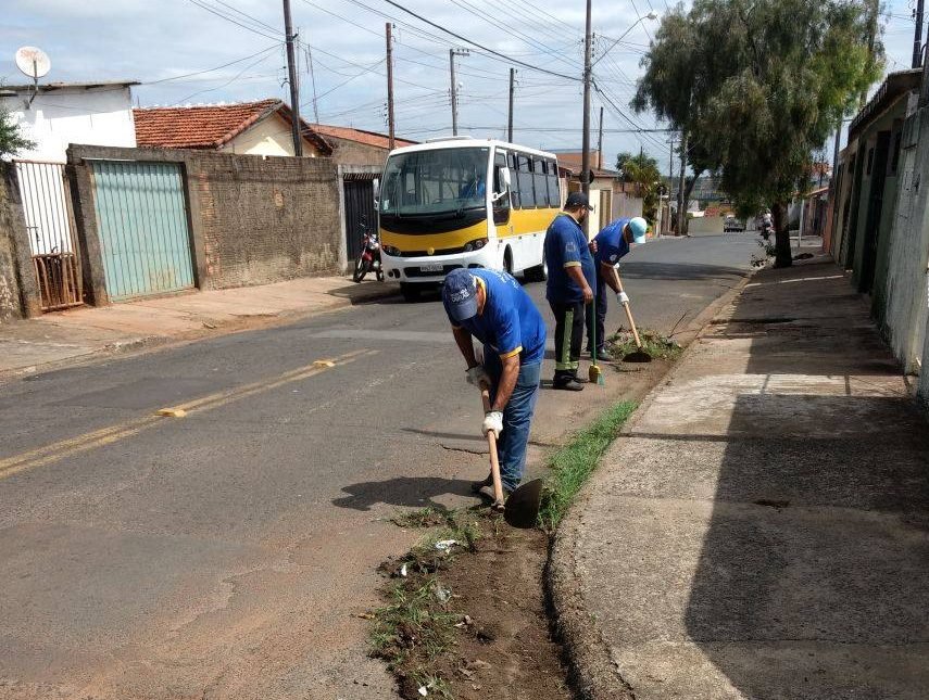 Mutirão de limpeza e reparos contempla diversos bairros de Botucatu