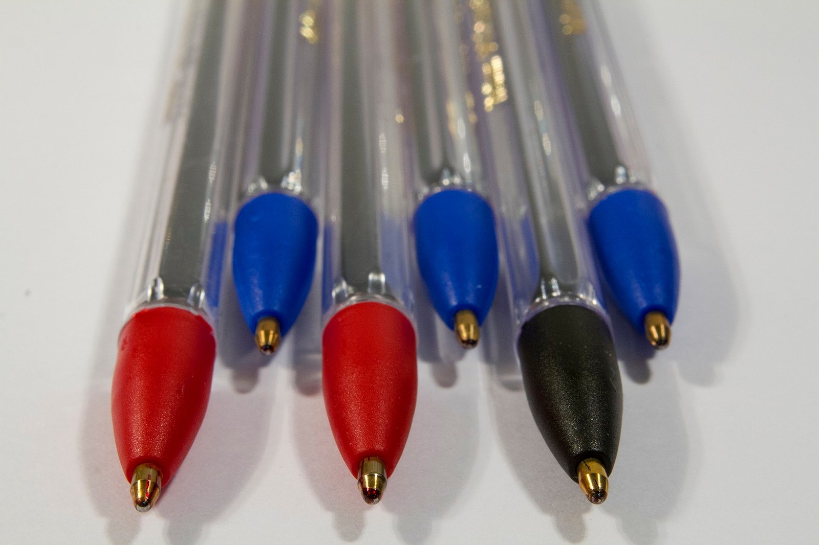 Caneta preta e documento oficial com foto são obrigatórios para o Enem