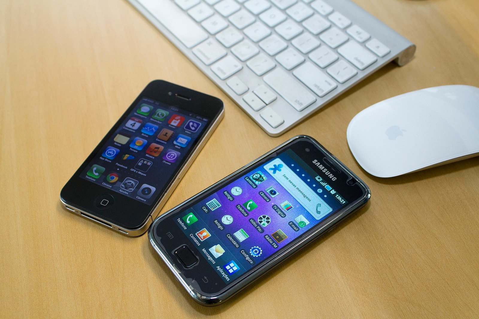 Celular para fins pedagógicos está liberado em escolas estaduais