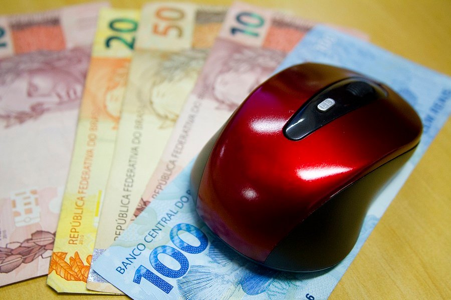 Senado aprova projeto que obriga divulgação clara de preços na Internet