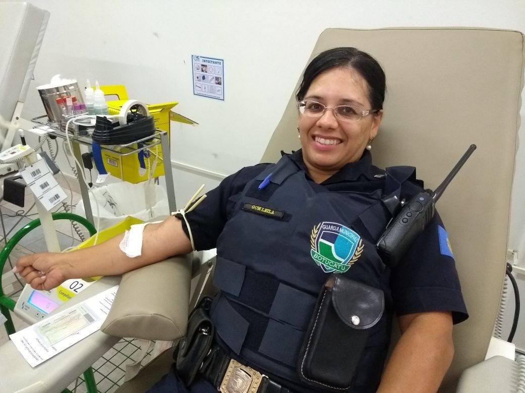 Guardas Civis Municipais se unem para doar sangue