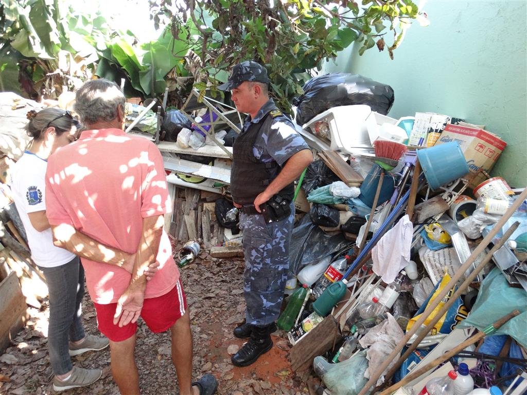 Vigilância e Patrulha Ambiental fiscalizam imóvel com acumulo de materiais