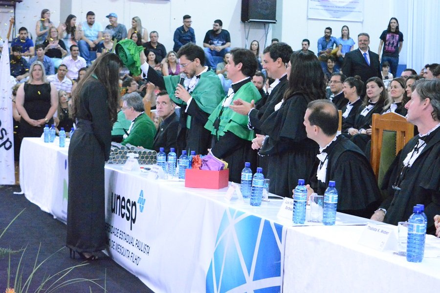 Instituto de Biociências forma mais 147 alunos em Botucatu