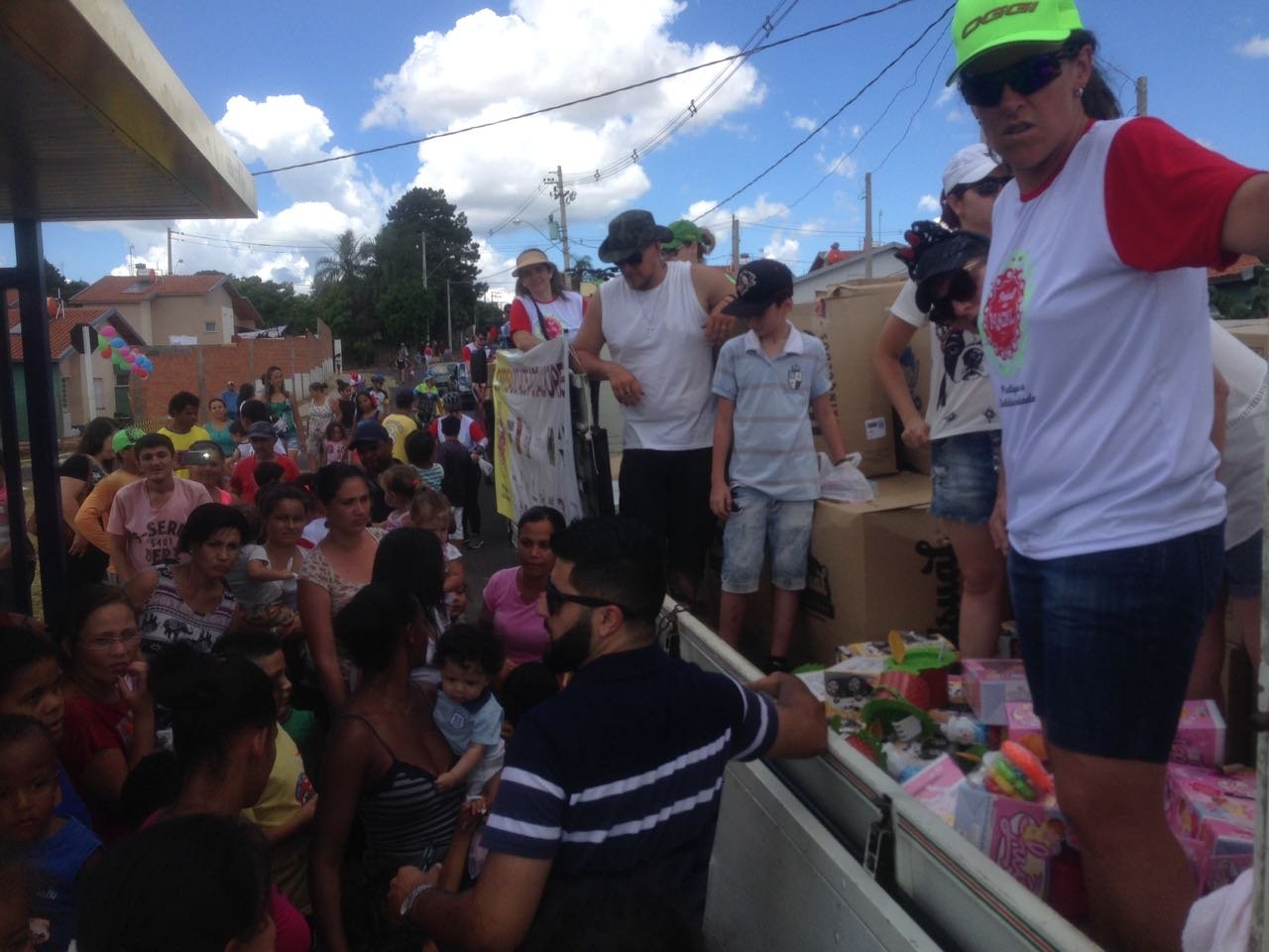 6º Pedal de Natal entrega brinquedos, doces e faz alegria de 1.800 crianças em Botucatu