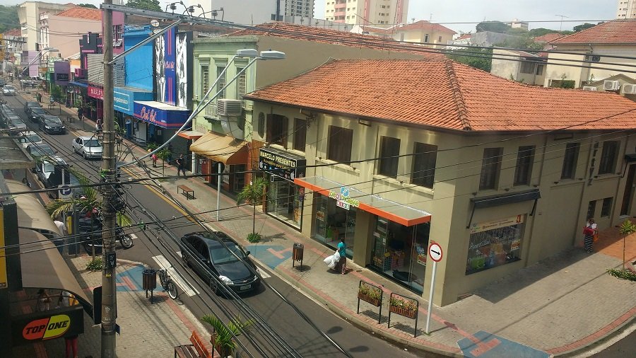 Comércio não funcionará nesta segunda, shopping e supermercados têm horário diferenciado