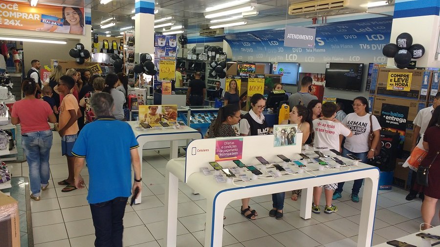 Comércio deve contratar mais de 74 mil trabalhadores temporários, estima CNC