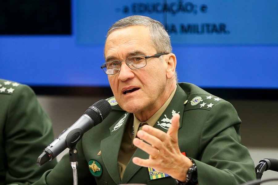 Intervenção militar seria enorme retrocesso, diz comandante do Exército