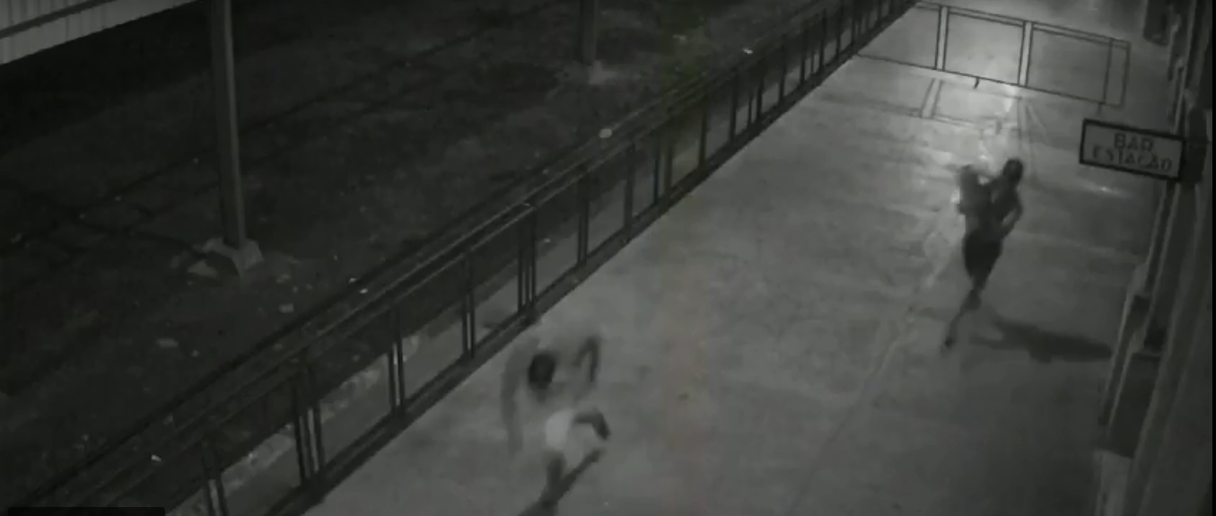 Câmeras de segurança flagram jovens praticando vandalismo na antiga estação ferroviária de Botucatu