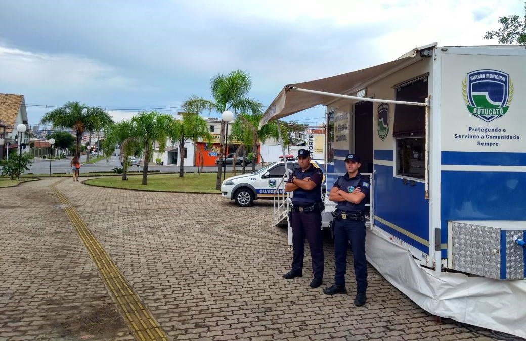 Praça no Jardim Paraíso recebe Unidade Móvel da GCM para prevenir perturbação de sossego