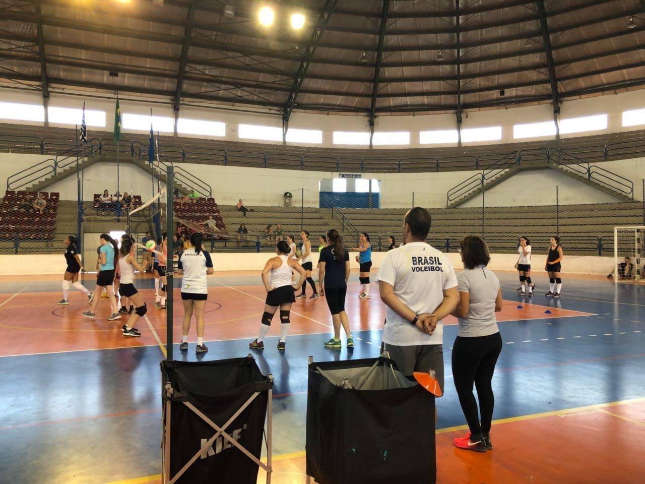 Seleção Botucatuense de Vôlei escolhe 23 jogadoras