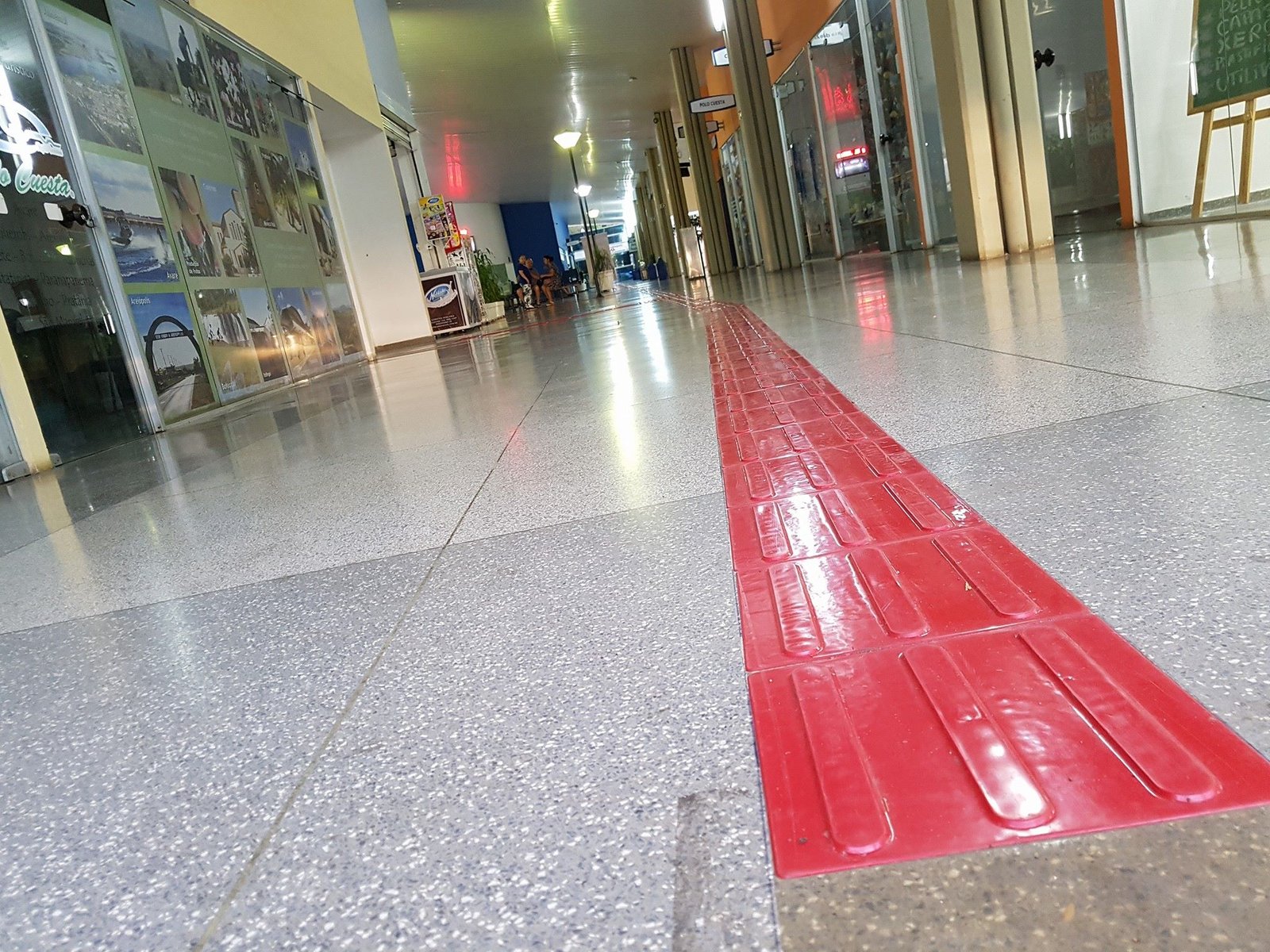 Prefeitura instala piso tátil no Terminal Rodoviário