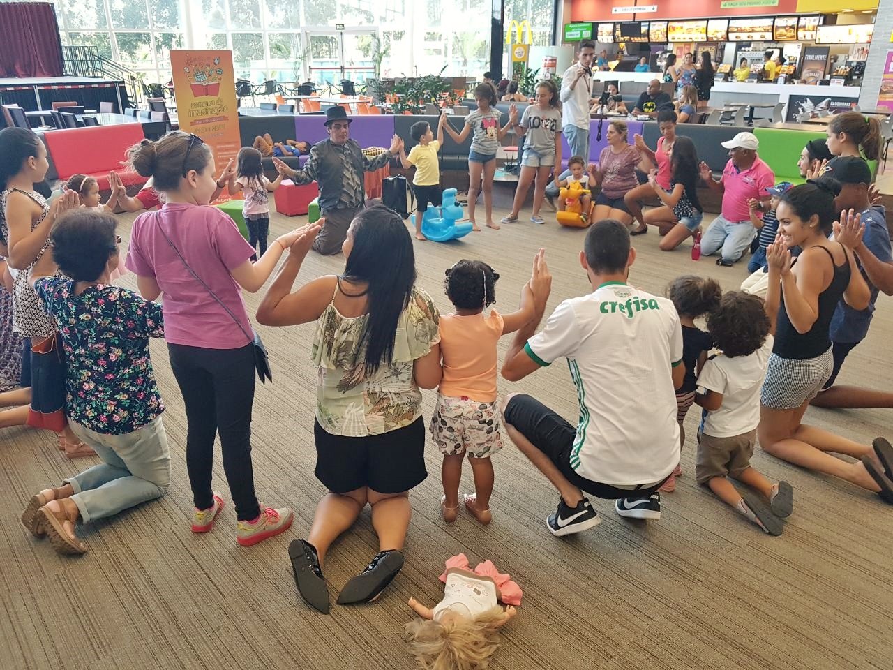 Contação de histórias segue até domingo (28) no Shopping Botucatu