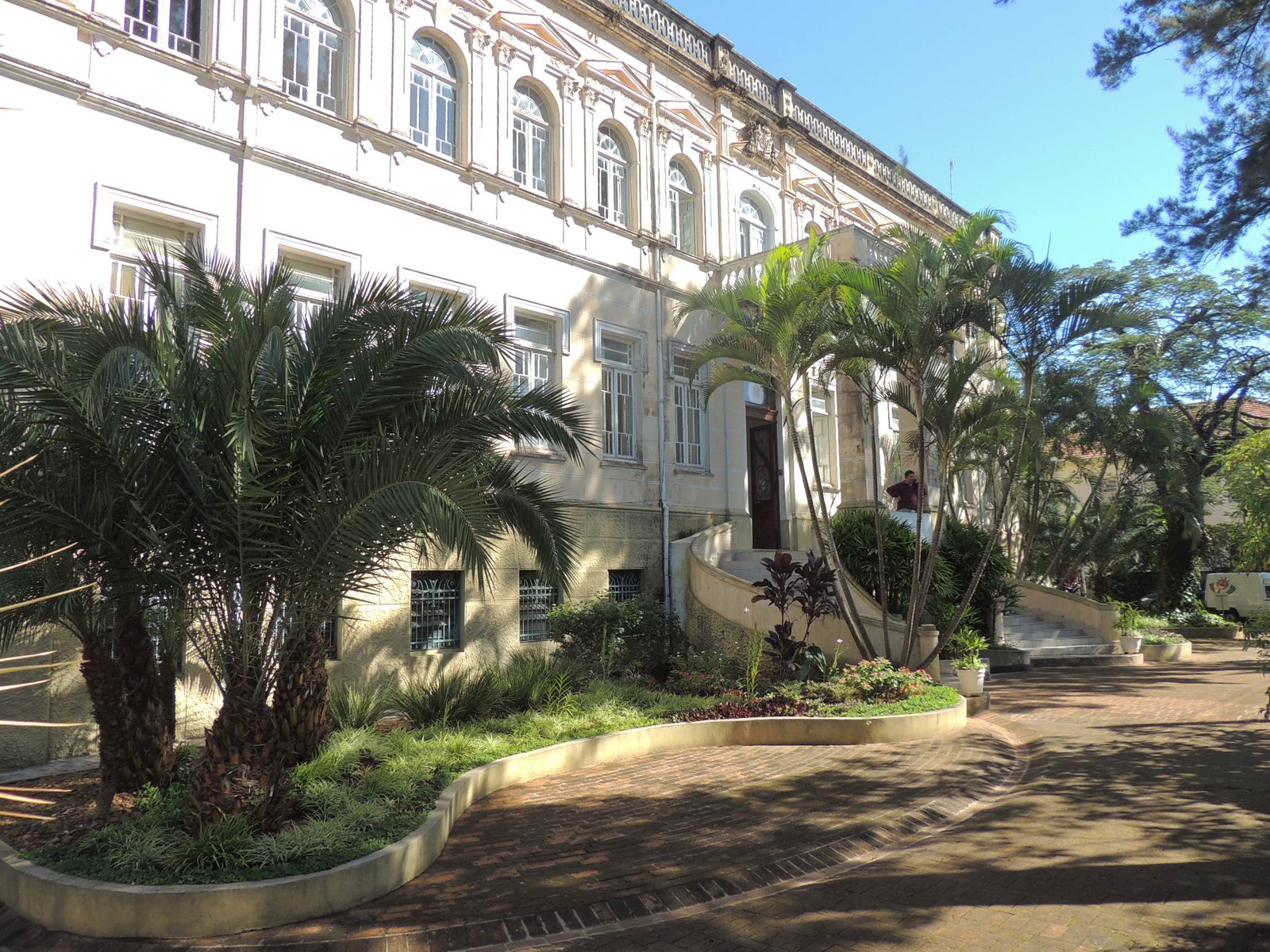 Secretaria de Educação contrata estagiários para diversas áreas