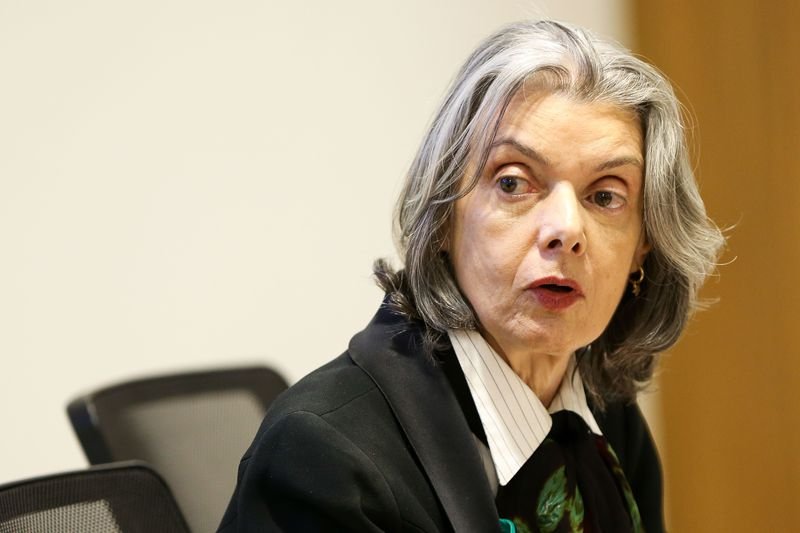 STF aprova reajuste de salário de ministros para 2019