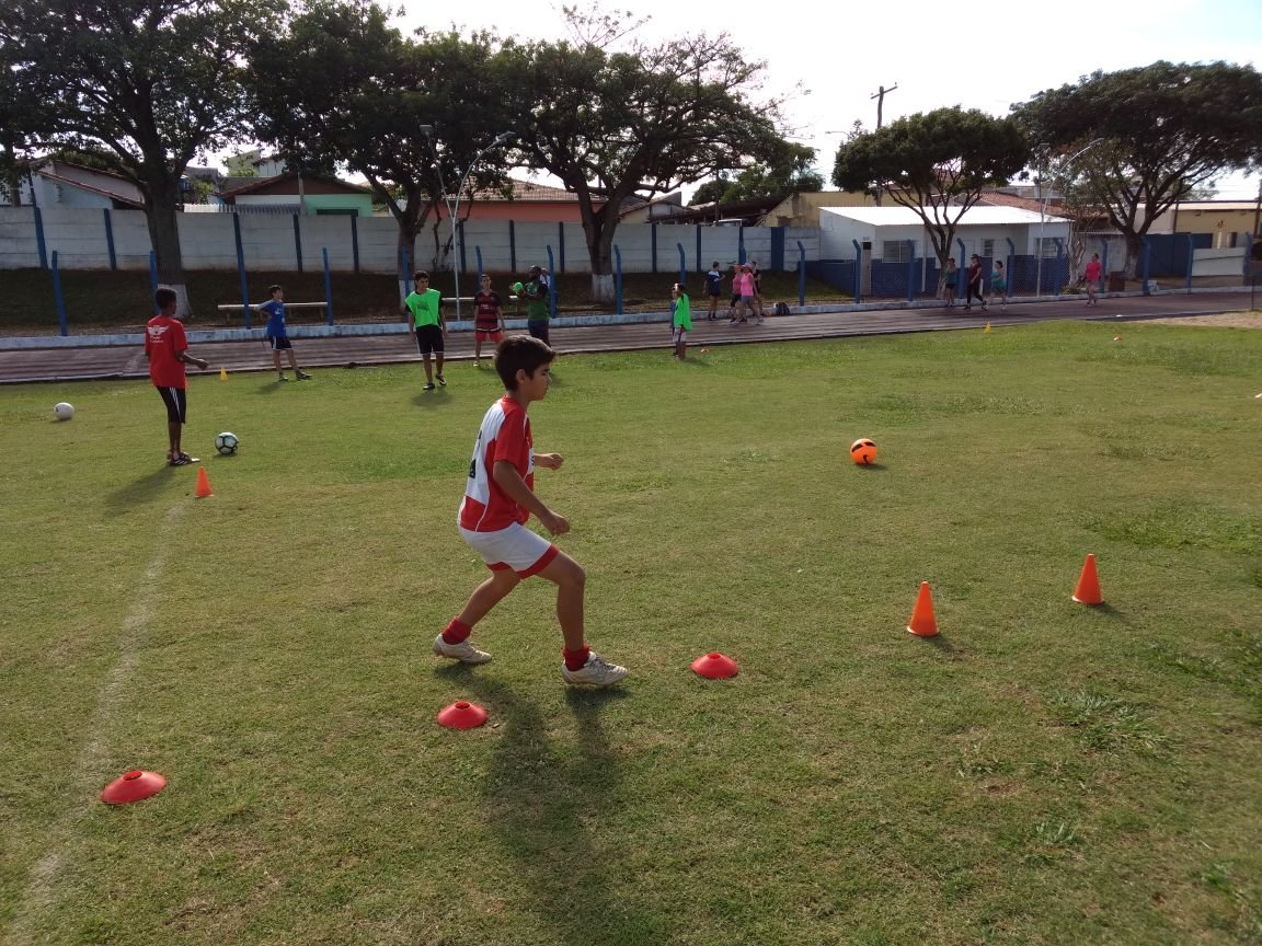 Botucatu conta com 8 polos de escolas gratuitas de futebol