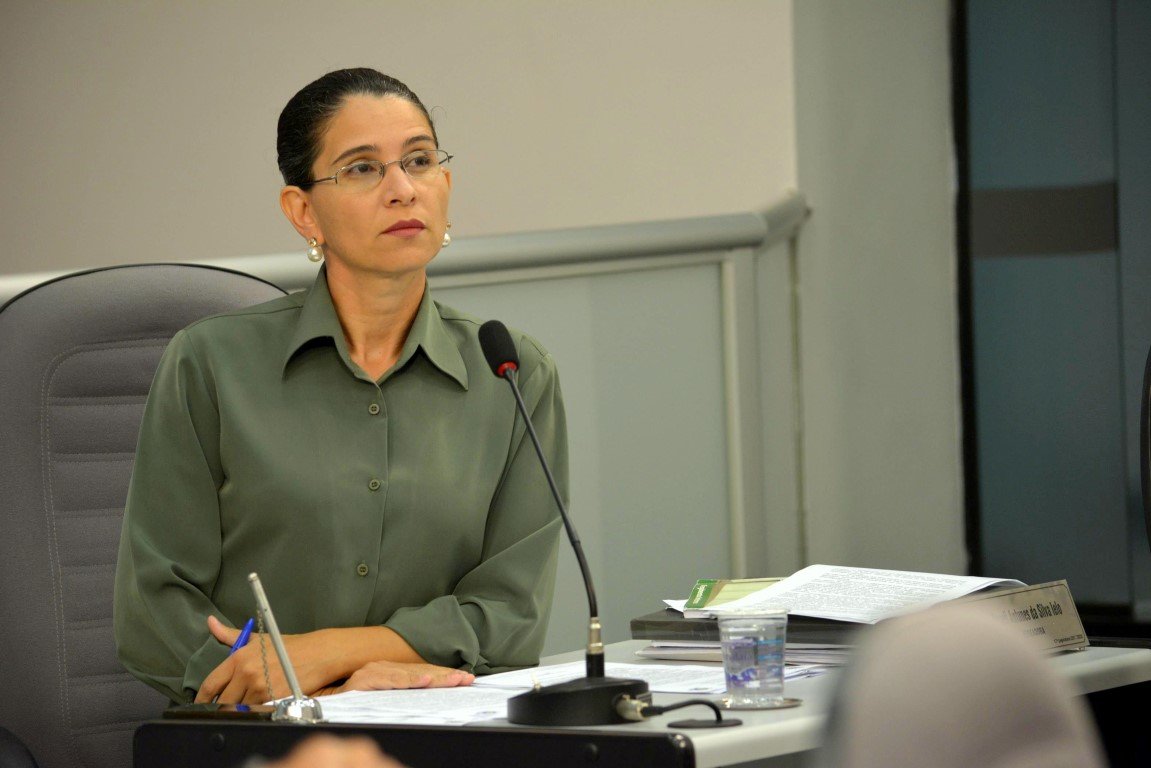 Rose Ielo questiona transparência e diferença de valores no pagamento do Fundeb