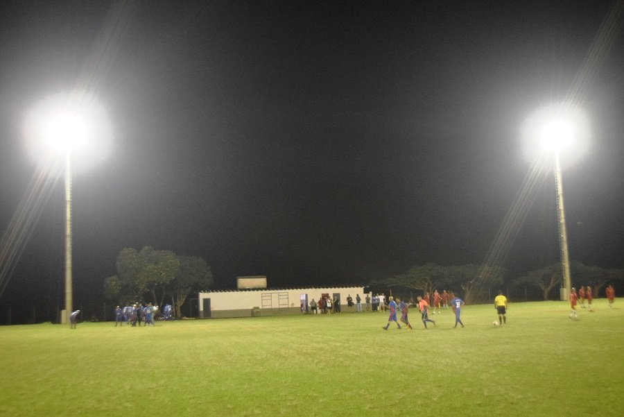 Reinaugurada nova iluminação do campo de futebol na Cohab 2