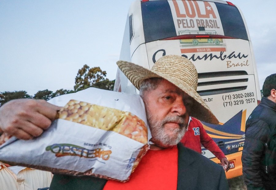 Polícia do Paraná investiga ataque à caravana do ex-presidente Lula