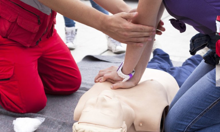 Deputados aprovam curso obrigatório de primeiros-socorros a professores