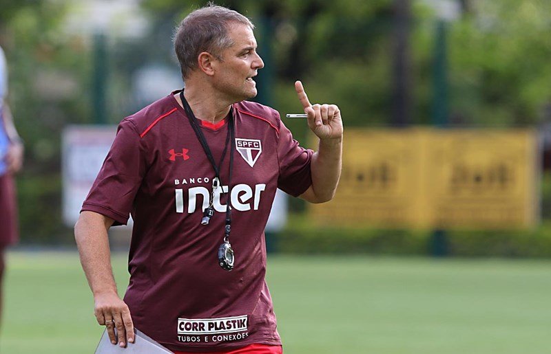 Diego Aguirre destaca maturidade do São Paulo, mas prega cautela por título