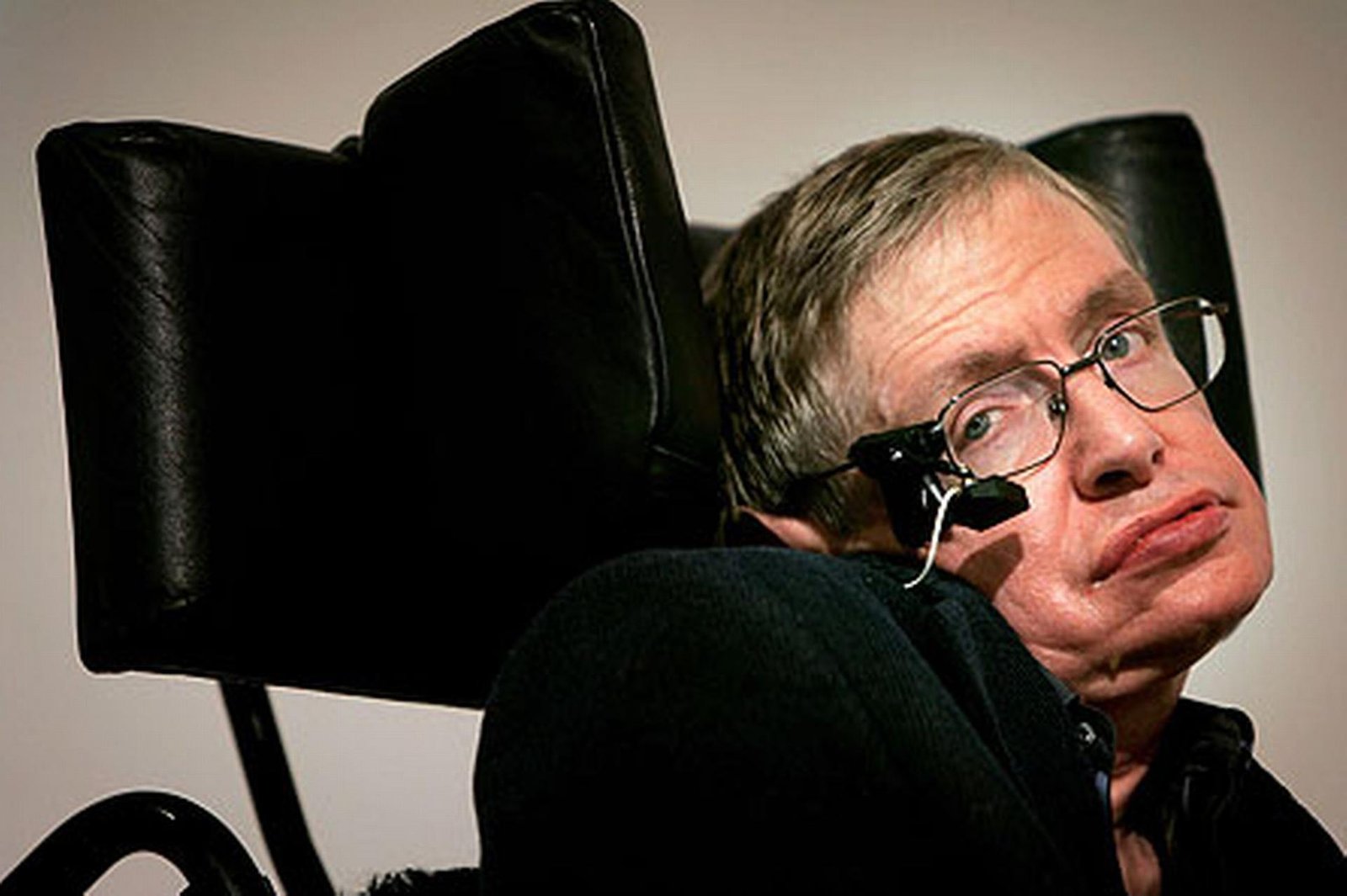 Físico britânico Stephen Hawking morre aos 76 anos