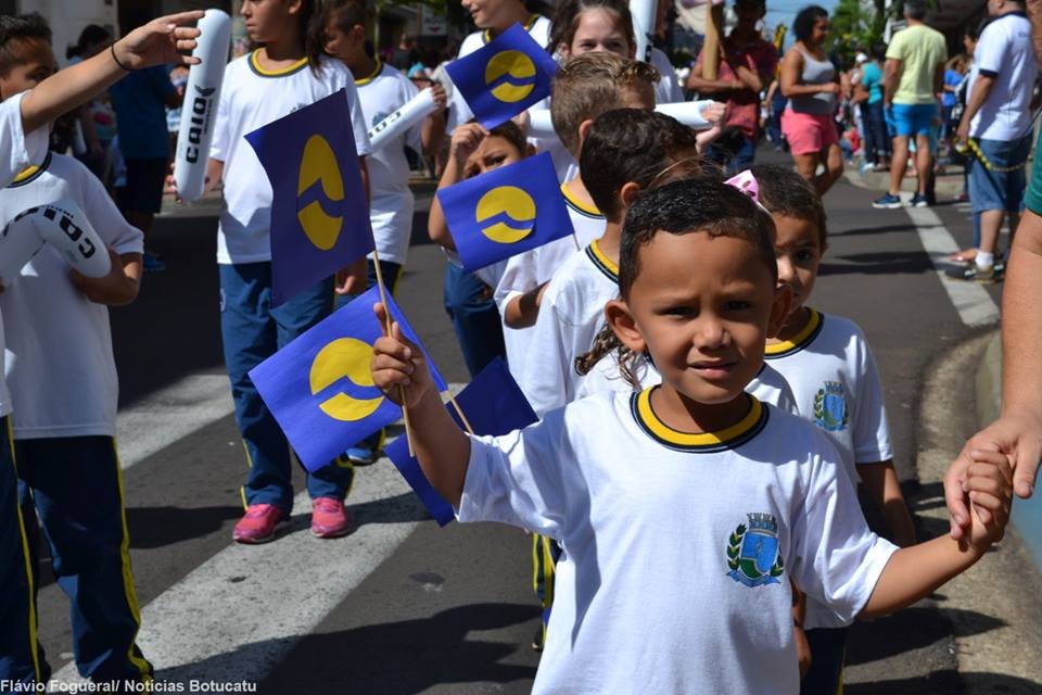 Ato Cívico e Desfile comemoram desenvolvimento de Botucatu