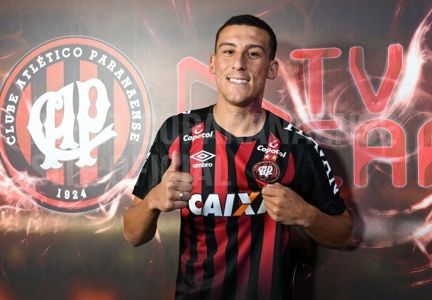 Gabriel Baralhas é apresentado como reforço do Atlético-PR; assista à entrevista do atacante