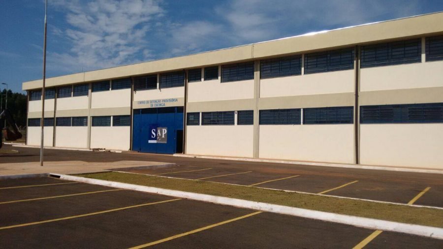 Homem é preso após abusar de recepcionista