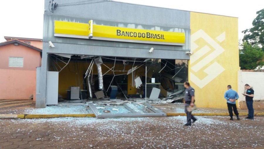 Bandidos explodem agência do Banco do Brasil na região