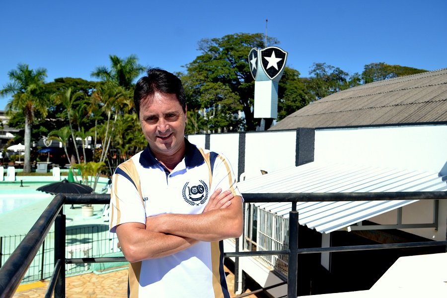 Jânio é reeleito presidente da AAB com 59% dos votos