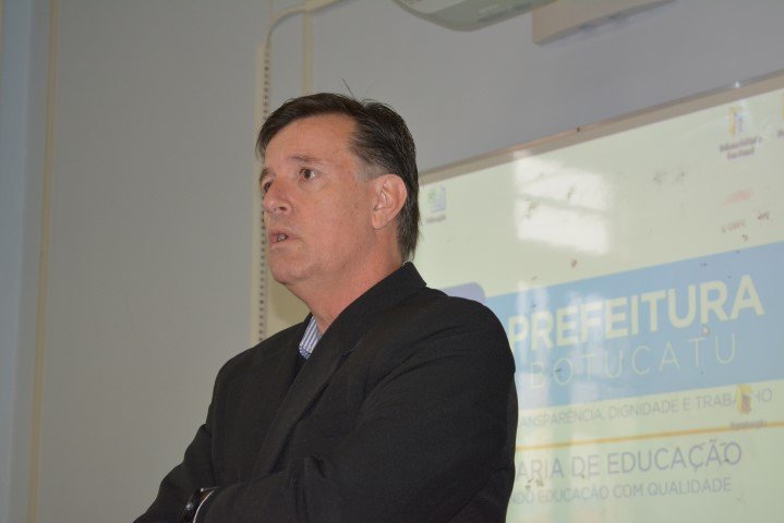 Secretaria de Educação pretende reduzir em 30% consumo e gastos com água, energia e telefonia