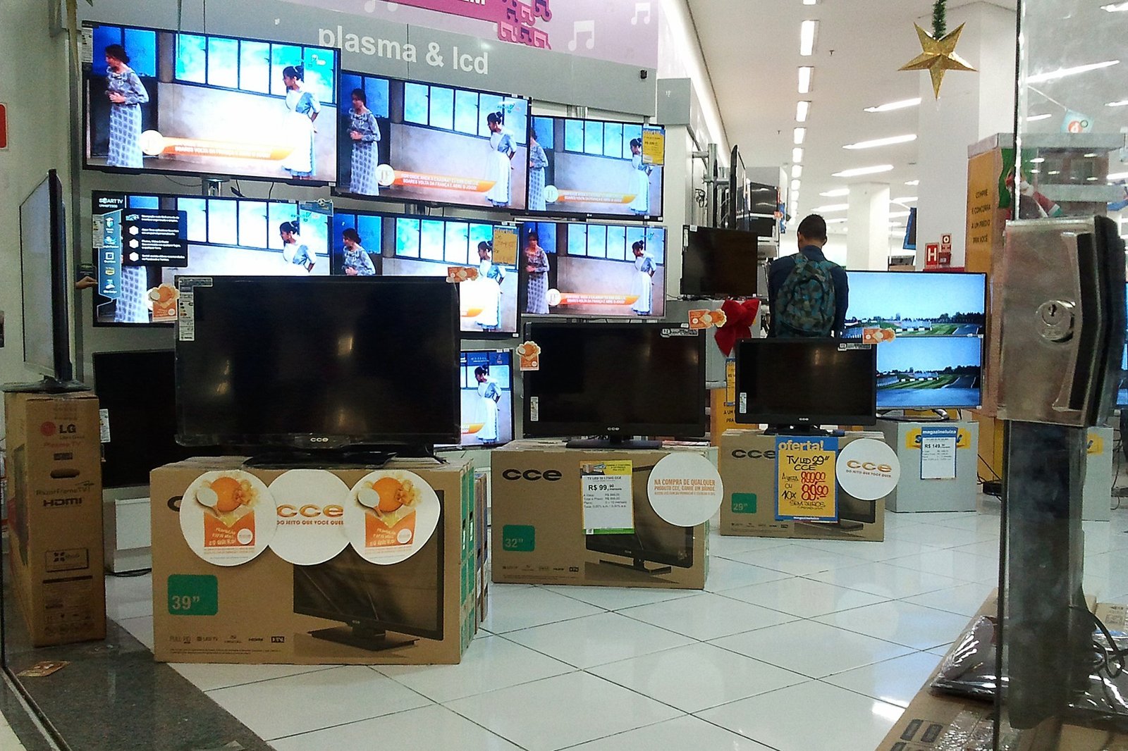 Comércio varejista cresce 0,3% de fevereiro para março