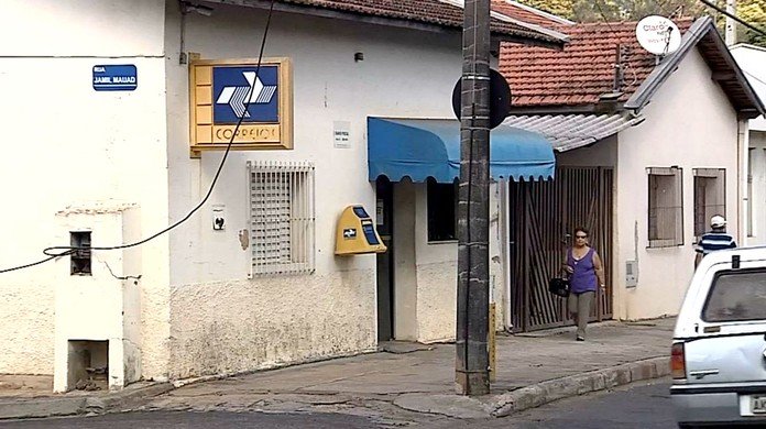Bandidos fazem 10 reféns em assalto à agências dos Correios